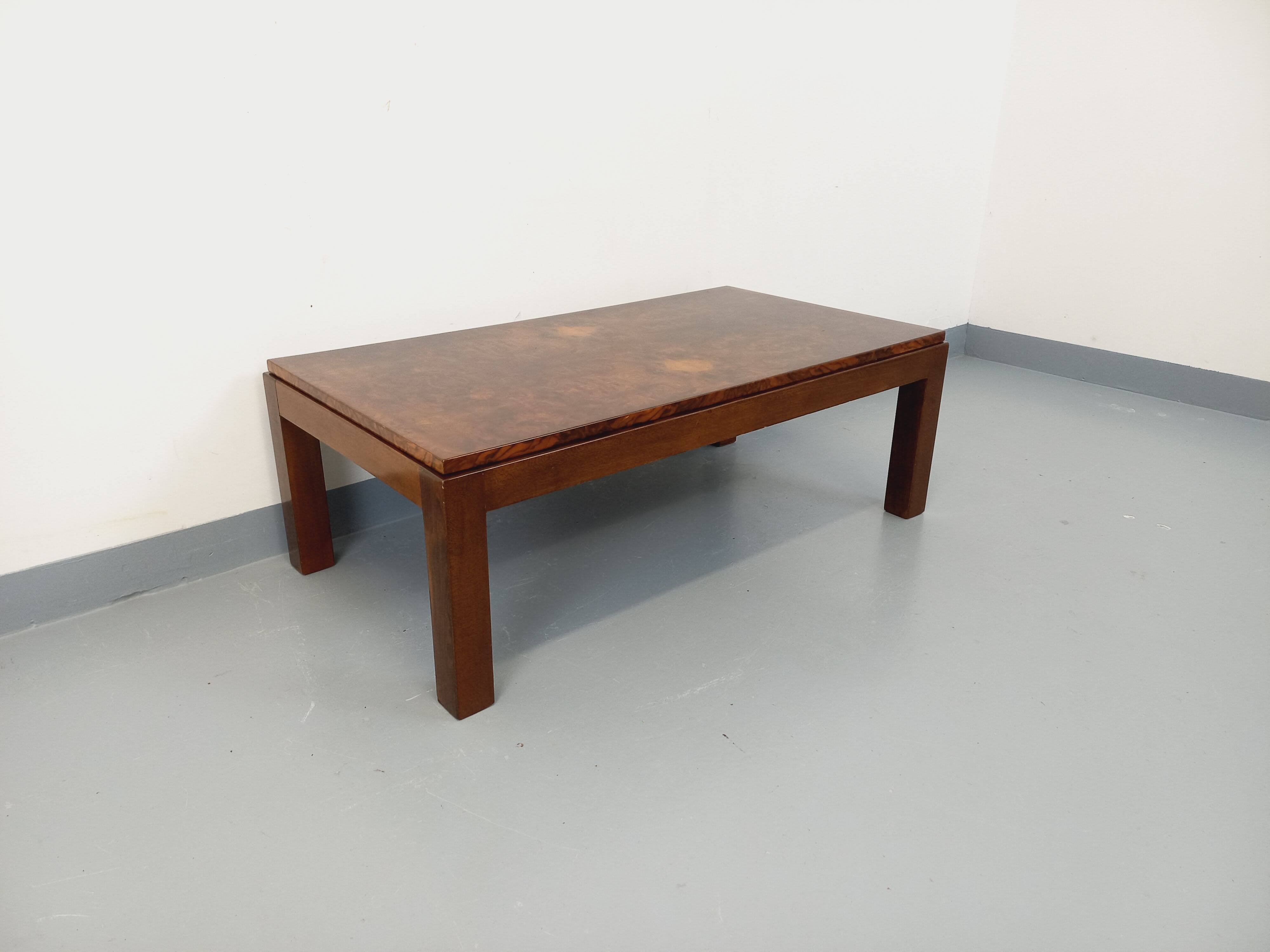 Table basse rectangulaire vintage en orme et loupe d’orme des années 70