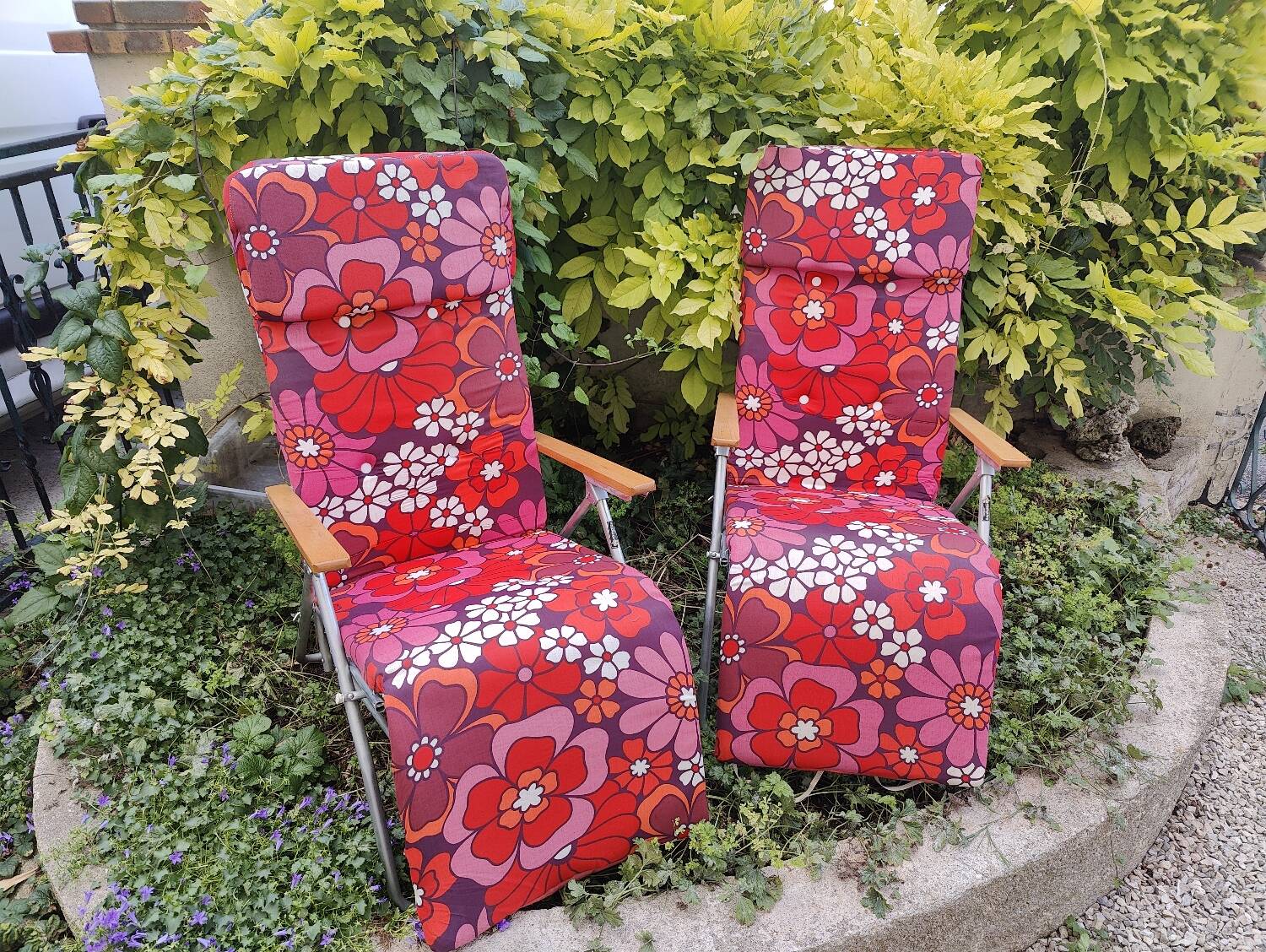 2 vintage floral deckchairs