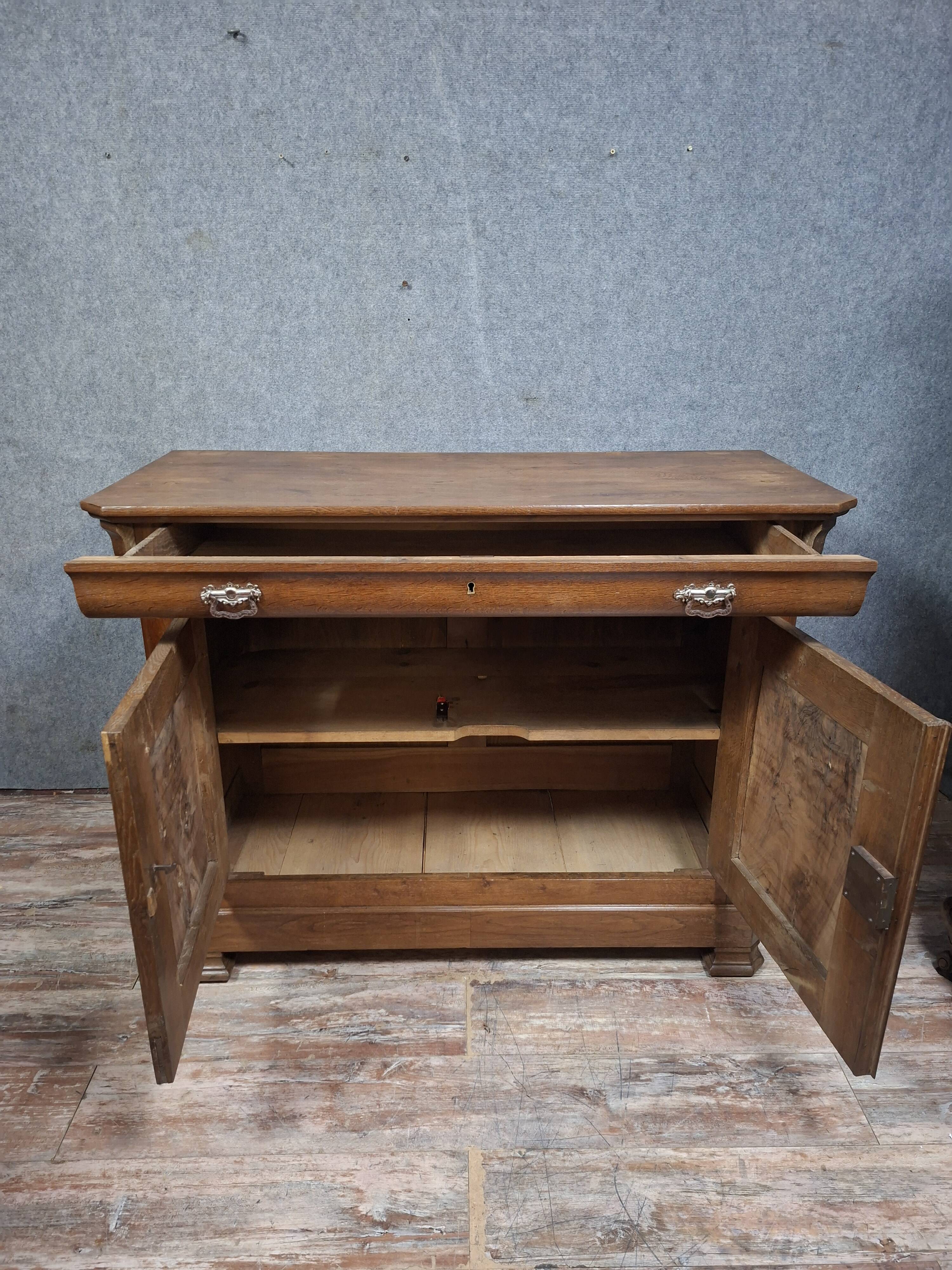 Louis-Philippe period buffet in solid walnut, 19th century.