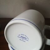 3 mugs and thei plate