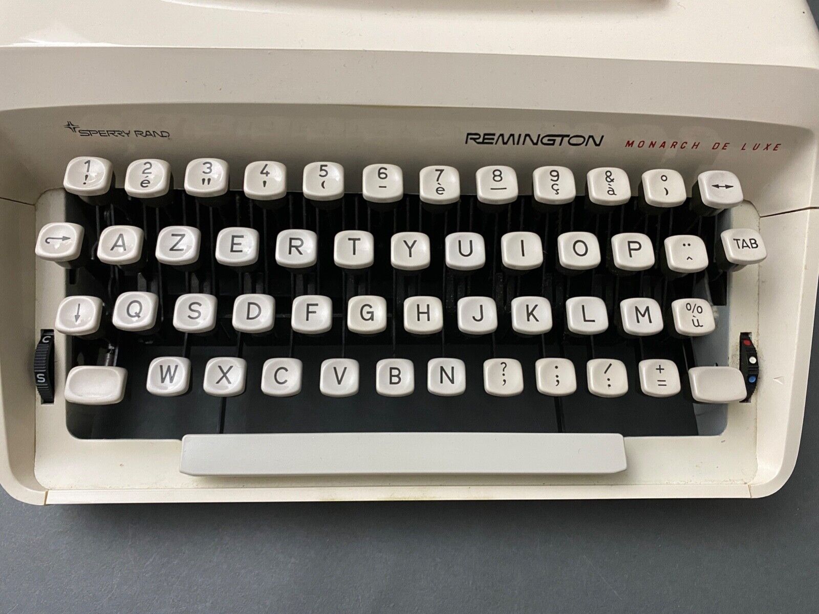 Old writer Remington monarch deluxe 1970