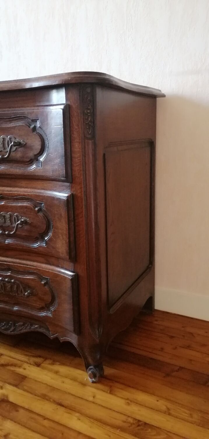 Oak chest of drawers