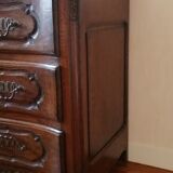 Oak chest of drawers