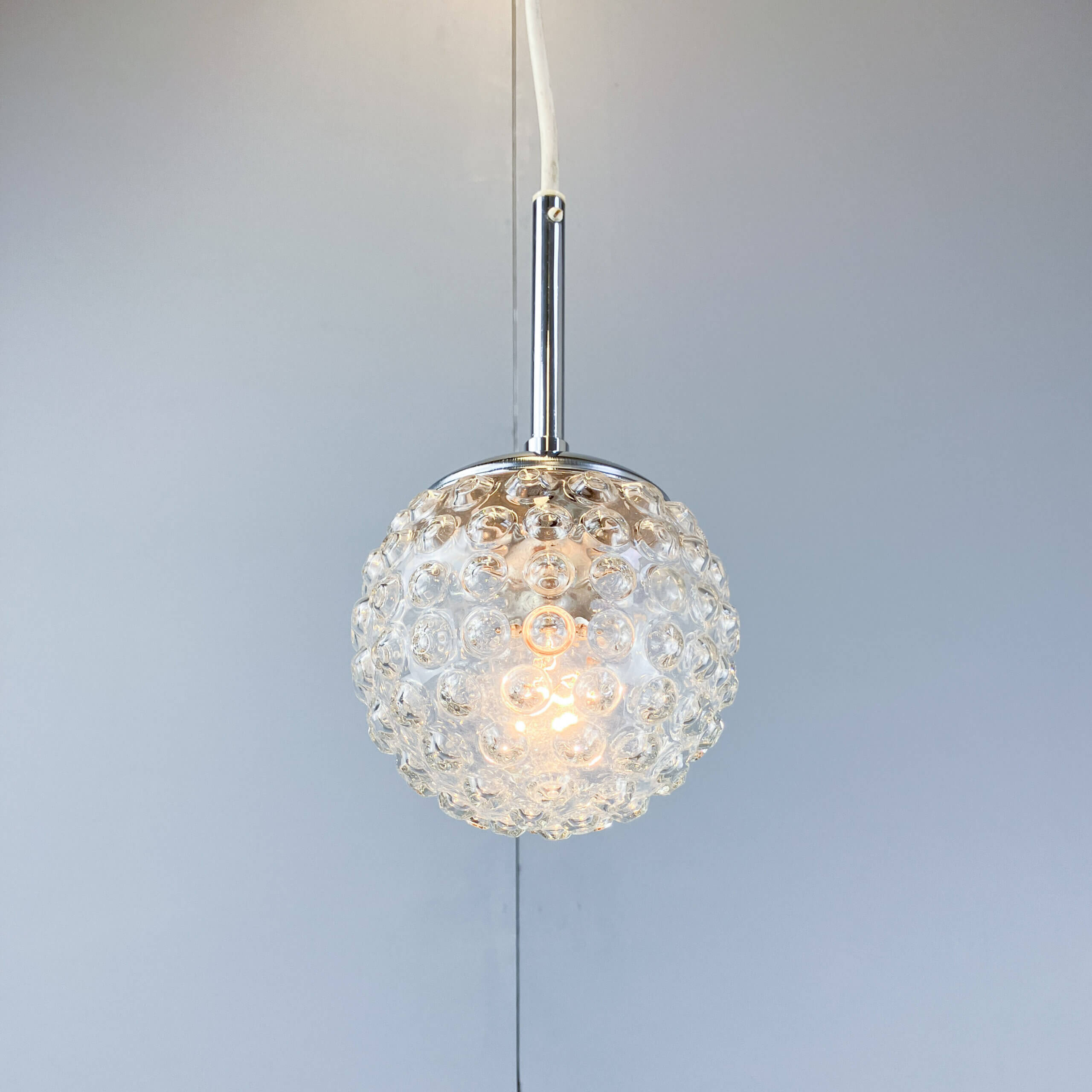 Lumière de plafond, modèle P115 par Rolf Krüger pour Staff + Schwarz, globe en verre, chrome, années 1970.