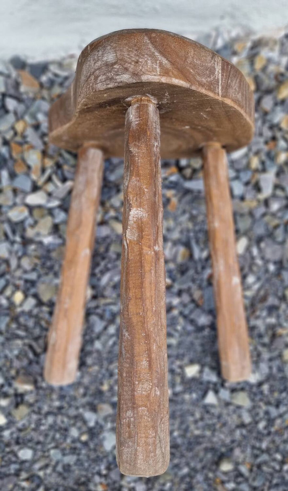 Tabouret ou bout de canapé vintage en bois massif