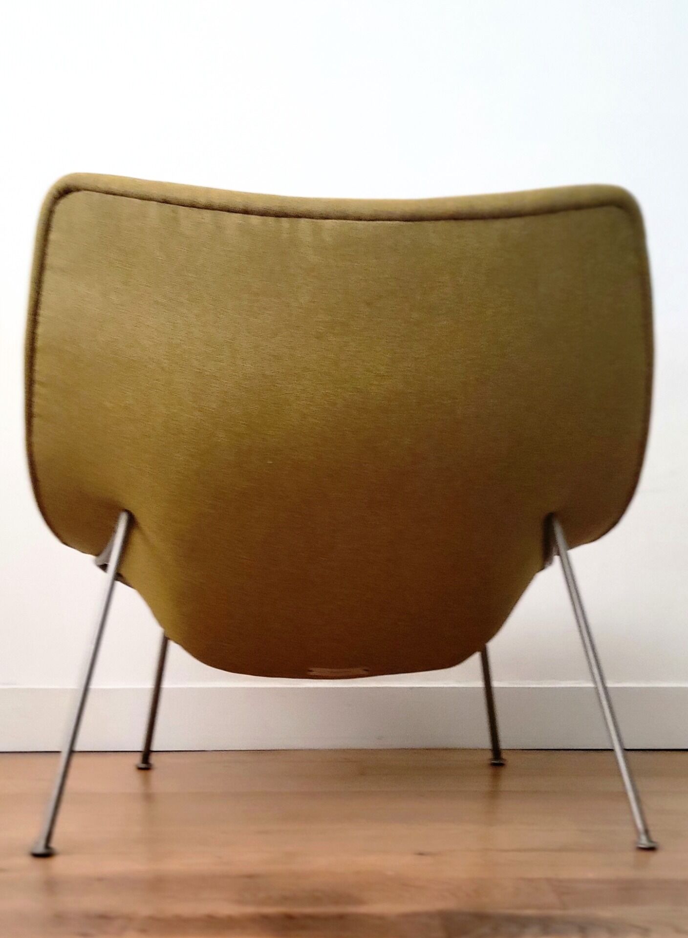 Fauteuil lounge Big Oyster F157 d'Artifort par Pierre Paulin