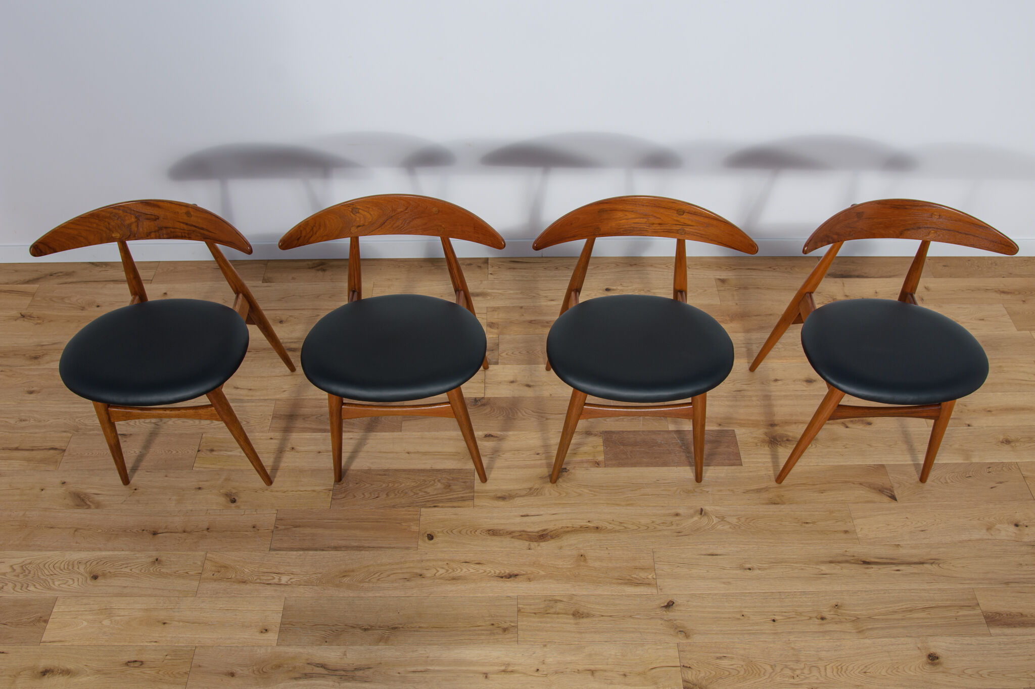 Mid century danish ch33 dining chairs by Hans J. Wegner for Carl Hansen & søn, set of 4