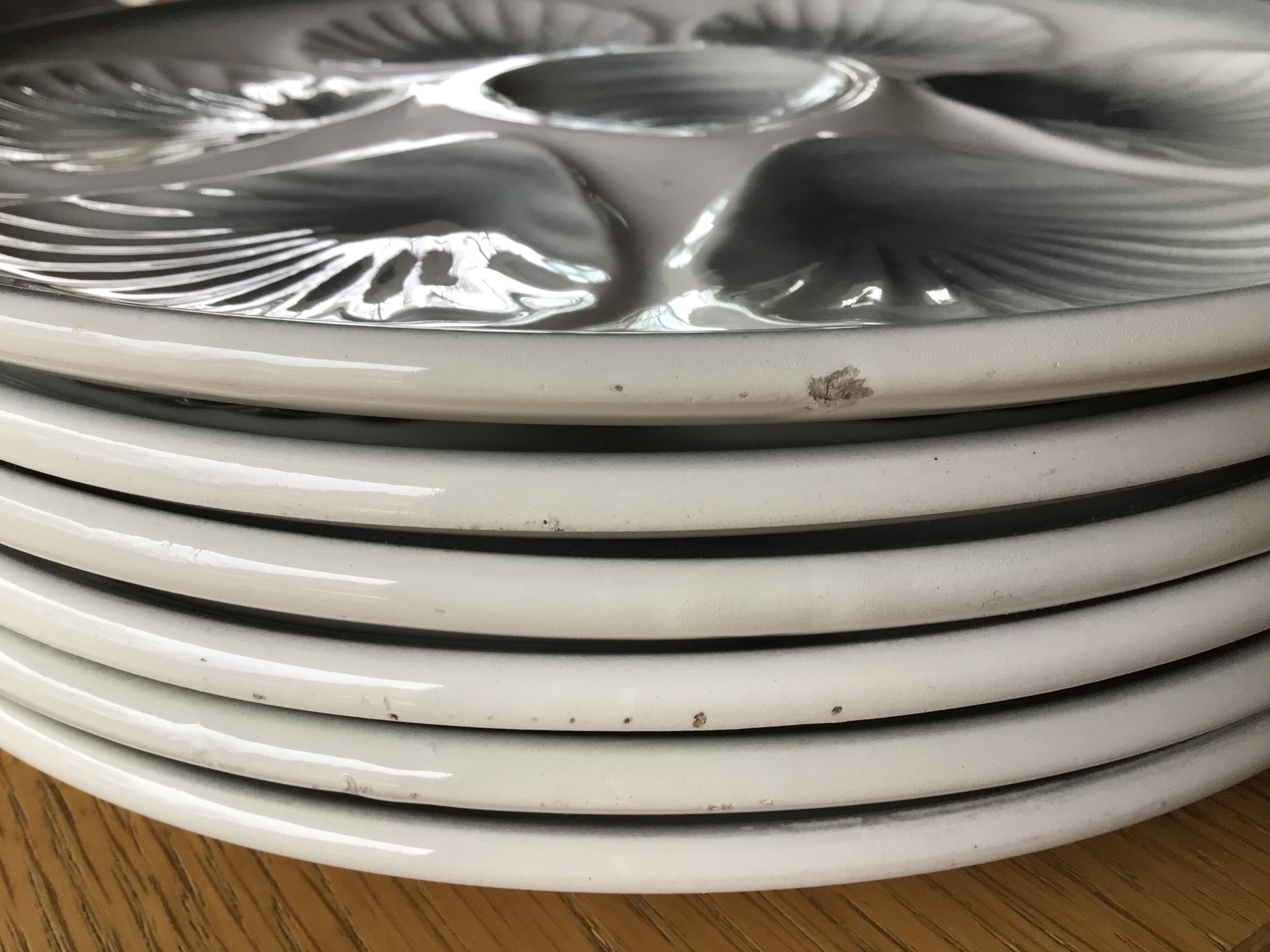 6 Oyster plates Moulin des Loups white and grey