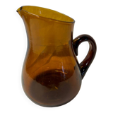 Carafe en verre ambré