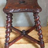 Tabouret ancien en bois massif tourné et sculpté