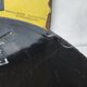 Enamelled plaque, dyeing, double-sided degreasing.