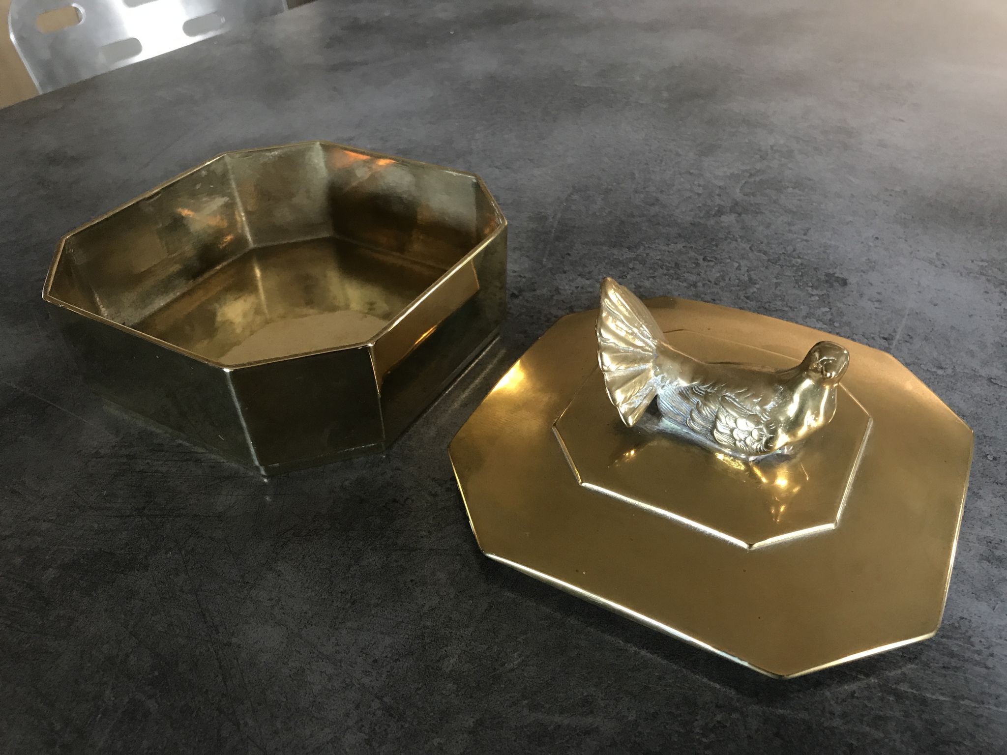 Boîte coffret vintage en laiton massif forme octogone décoration d’oiseau 14,8cm