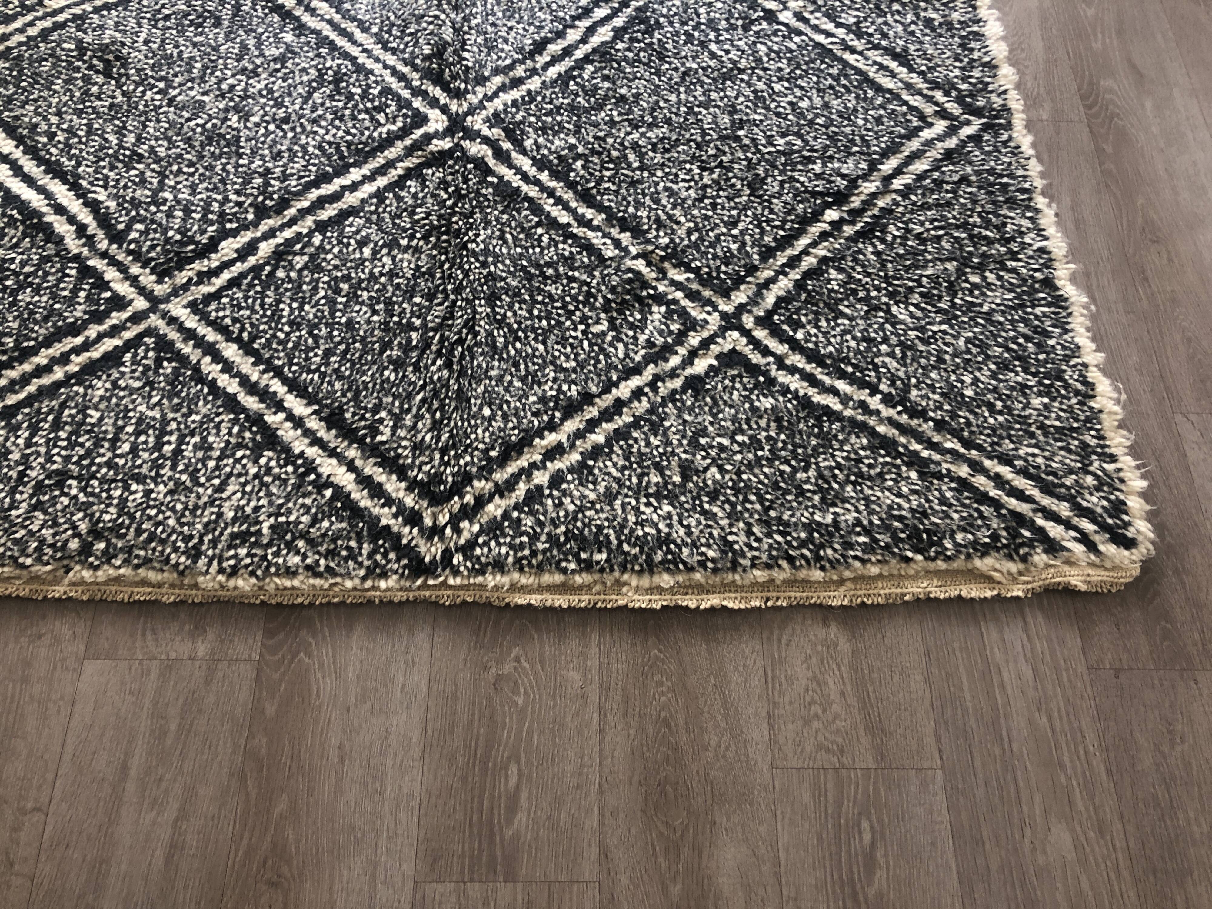 Tapis berbere "Beni Ouarain" moucheté noir et blanc 215x140cm