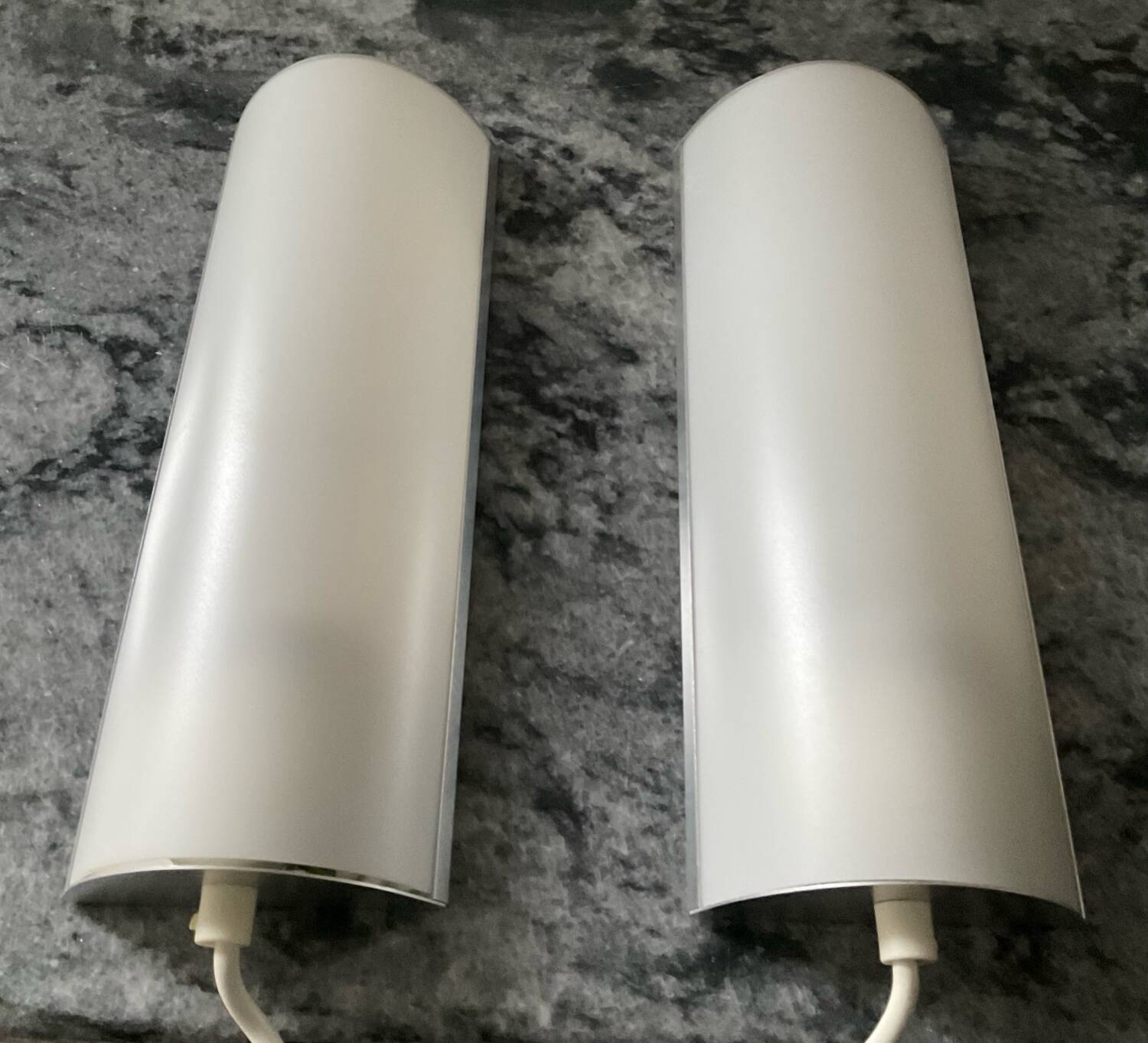 Paire d’appliques de chevet vintage en aluminium