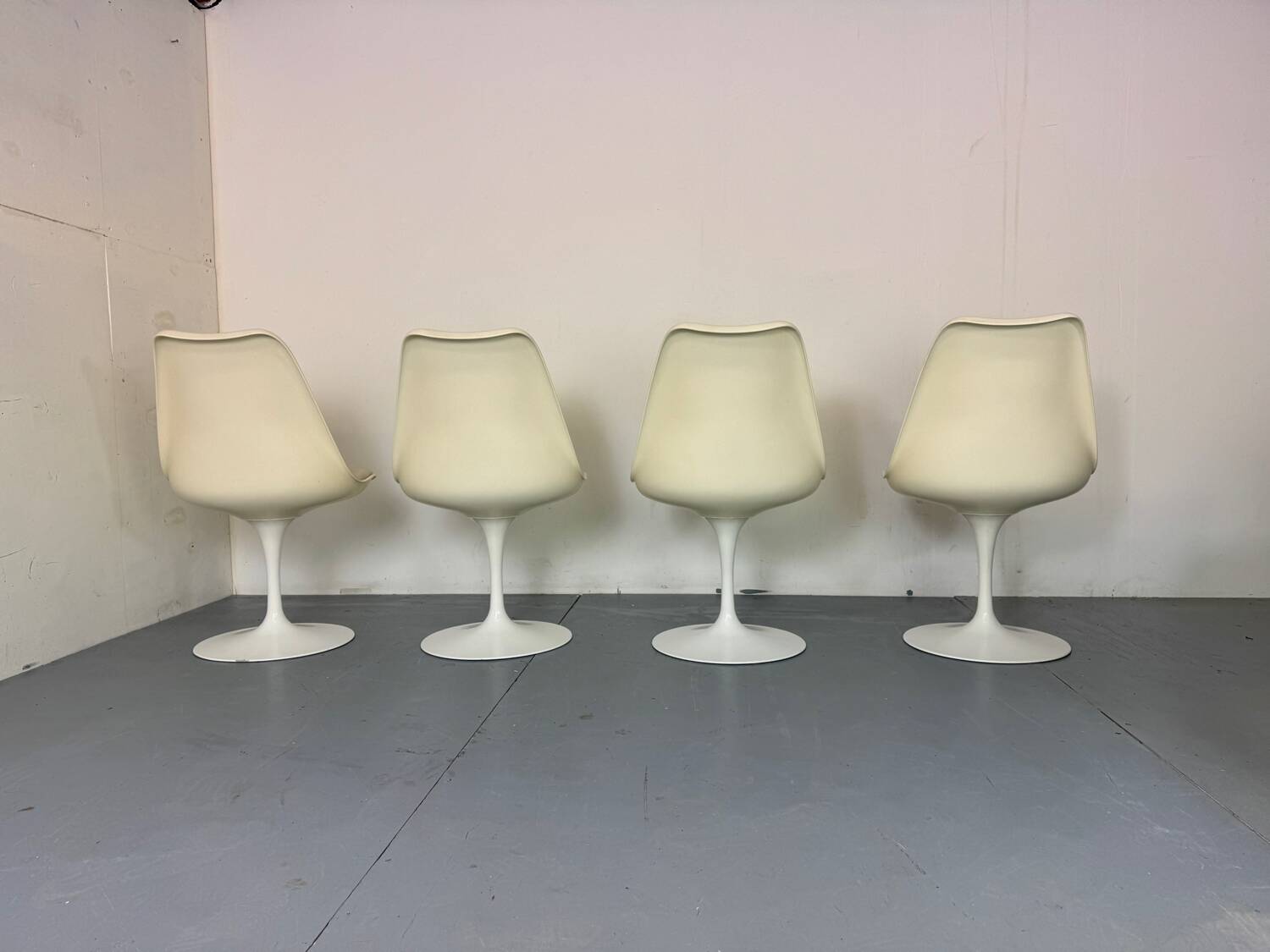 4 Mid-Century Modernist Space Age Tulip Chairs by Eero Saarinen Knoll, 1960s