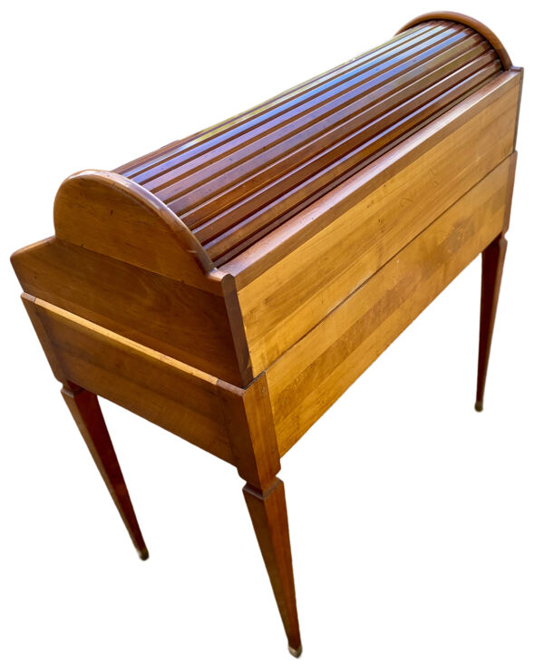 Bureau à cylindre Louis XVI en merisier
