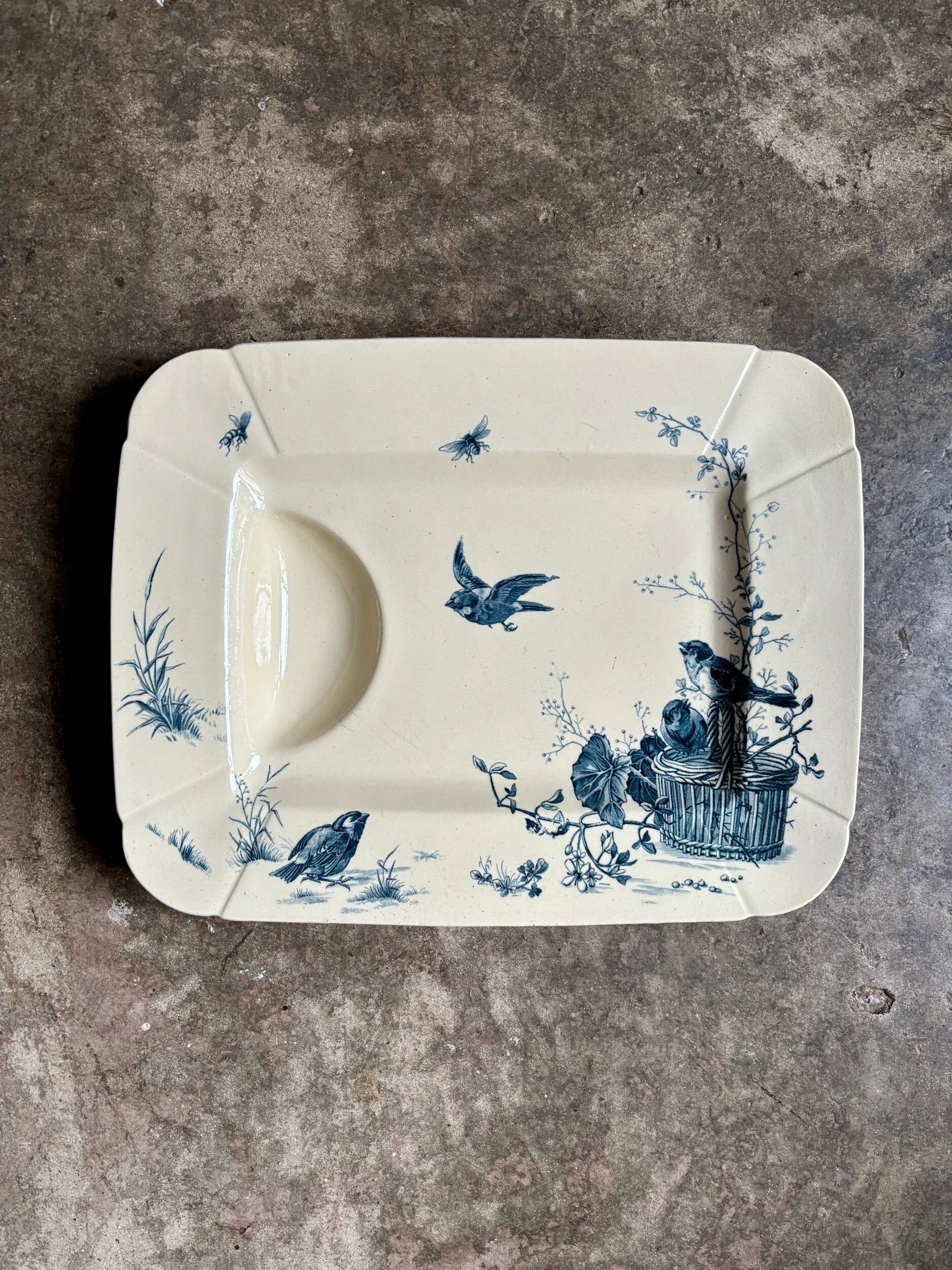 Large rectangular meat platter Gien in blue ironstone, "Birds" service circa 1870.