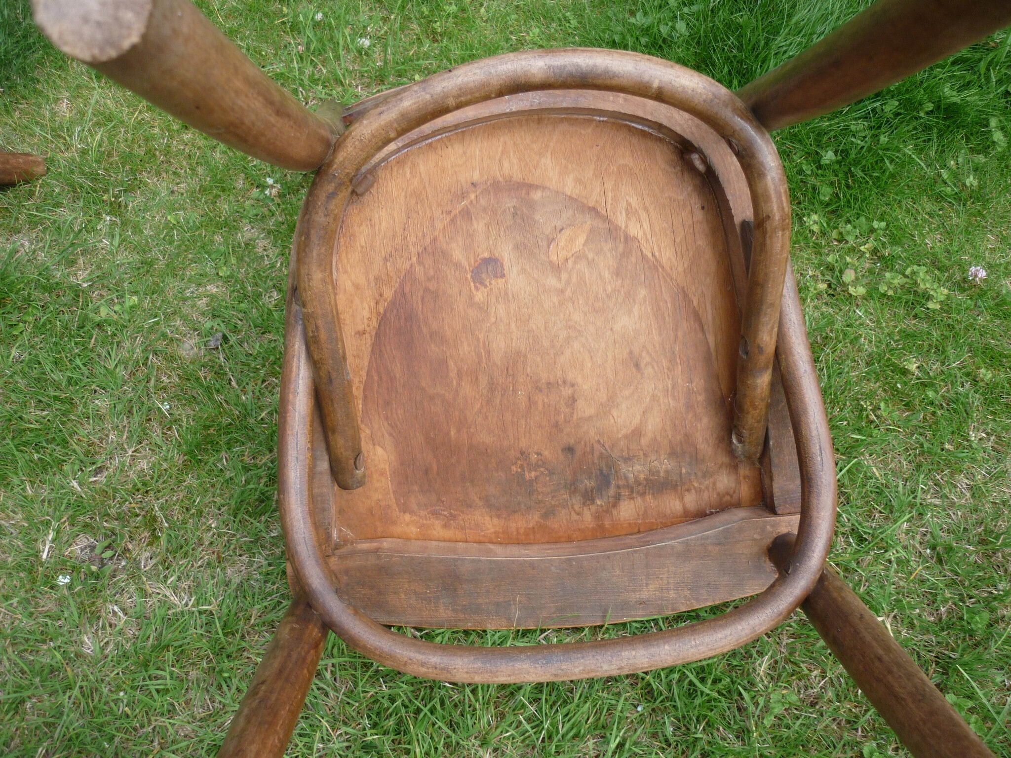 Set of 2 old and screen-printed bistro chairs