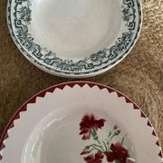 Assiettes creuses anciennes pour 2 modèles.
