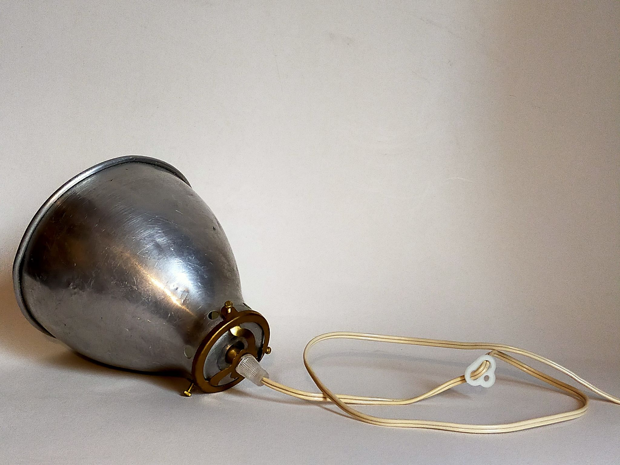 Suspension lampshade bell in vintage aluminum