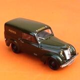 Voiture miniature Renault Juvaquatre  (1946) Postes
