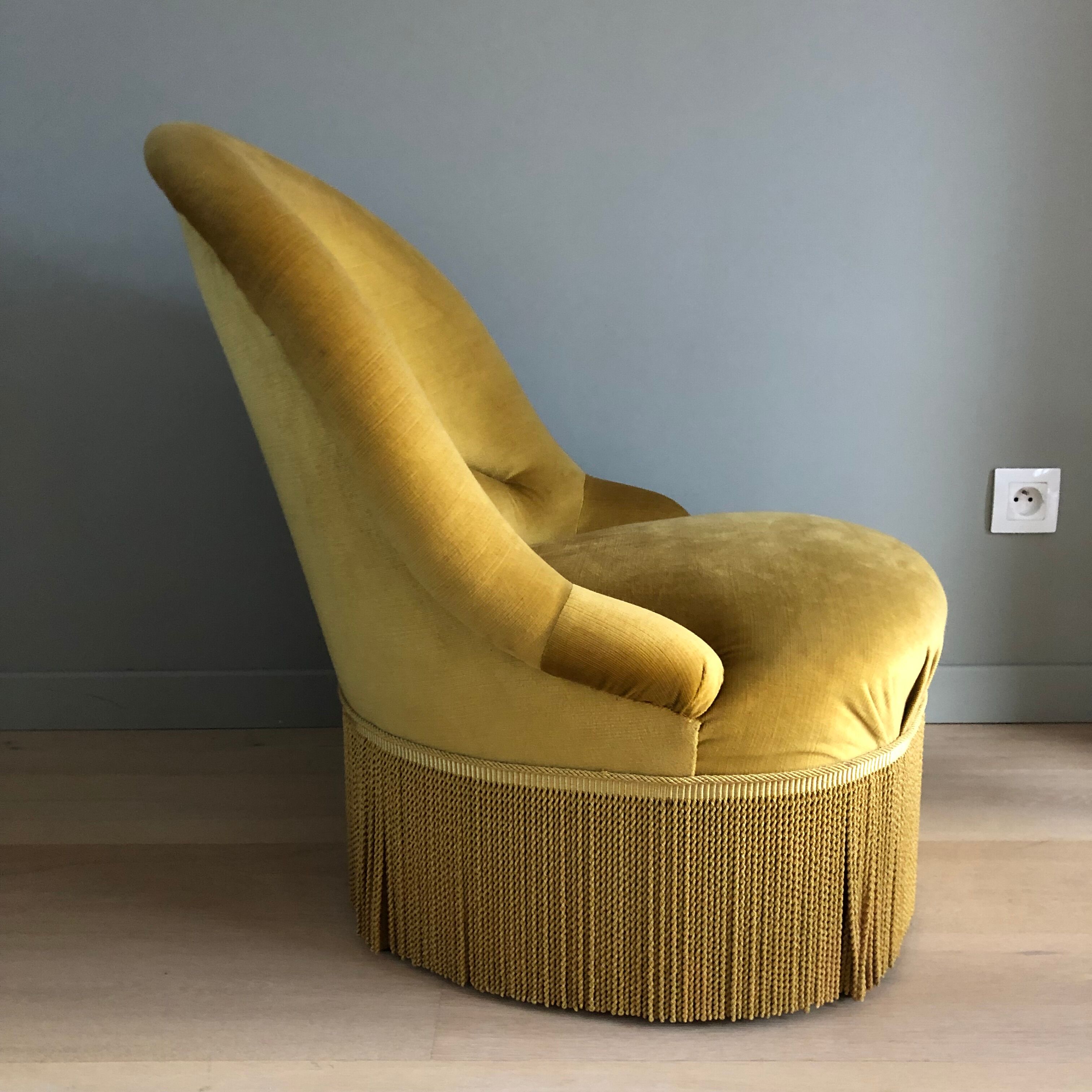 Fauteuil crapaud à franges vintage