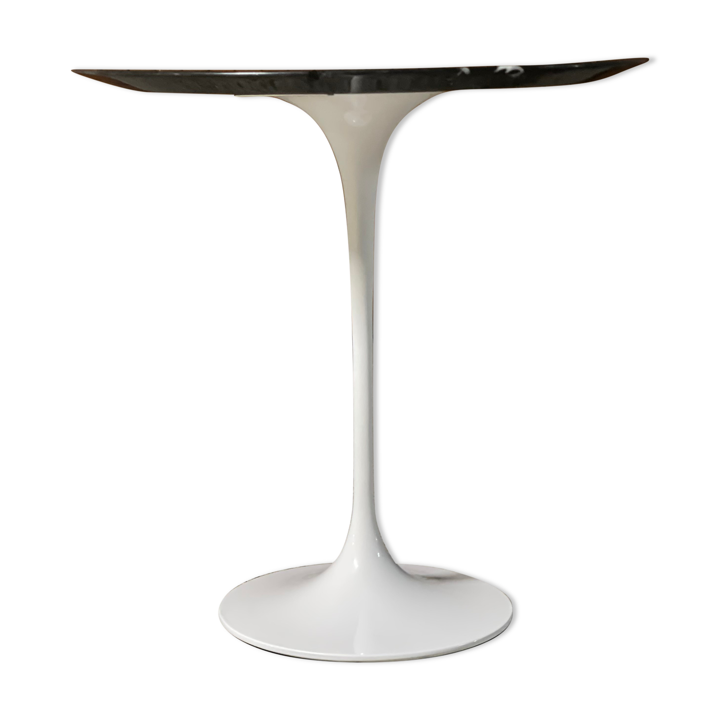 Side table pedestal table by Eero Saarinen, knoll