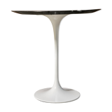 Side table pedestal table by Eero Saarinen, knoll