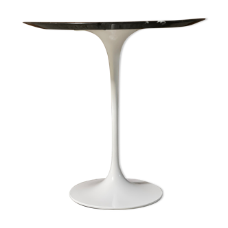 Side table pedestal table by Eero Saarinen, knoll