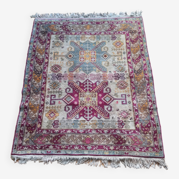 Oriental carpet 161 x 132 cm