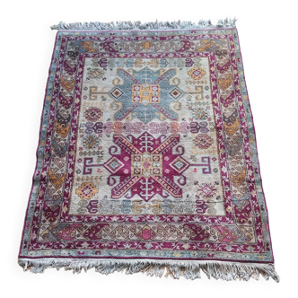 Oriental carpet 161 x 132 cm
