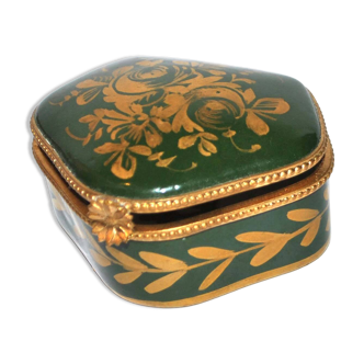 Pillbox jewelry box in LIMOGES PORCELAIN with green and gold painted decoration