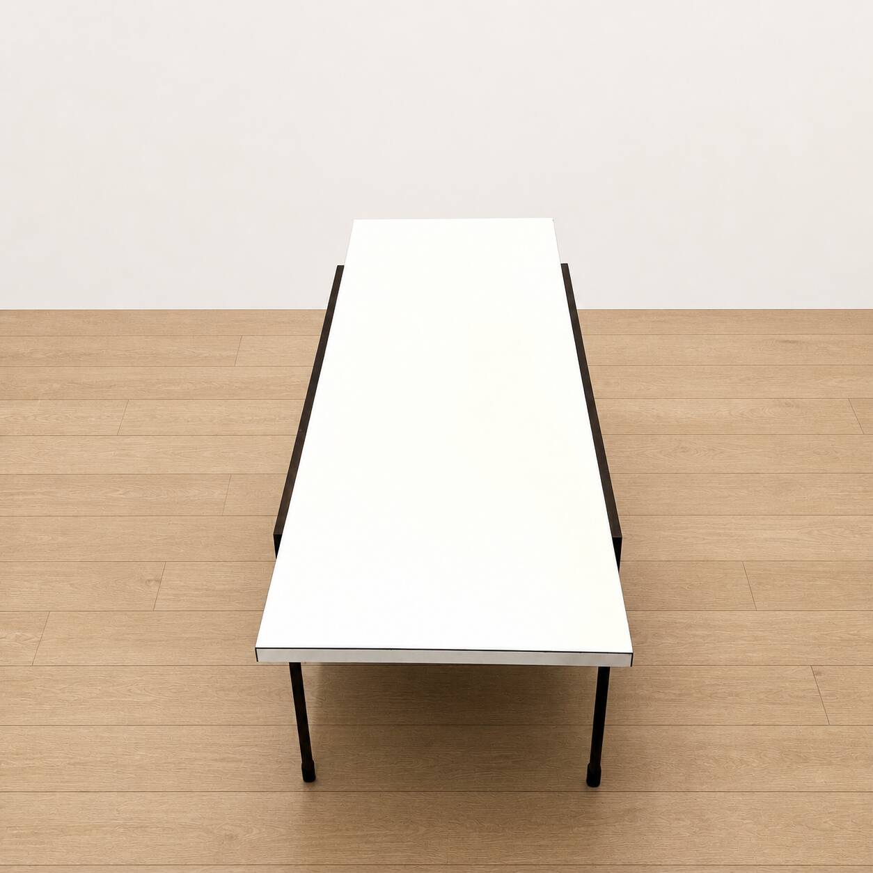 Table basse moderniste, années 60