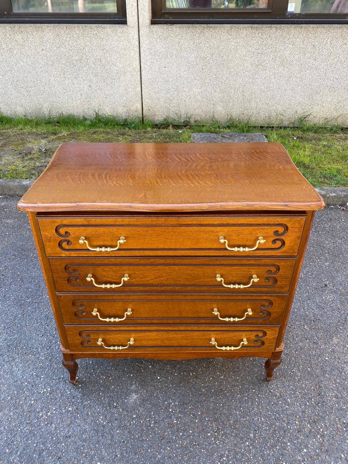 Commode Louis XV en bois massif