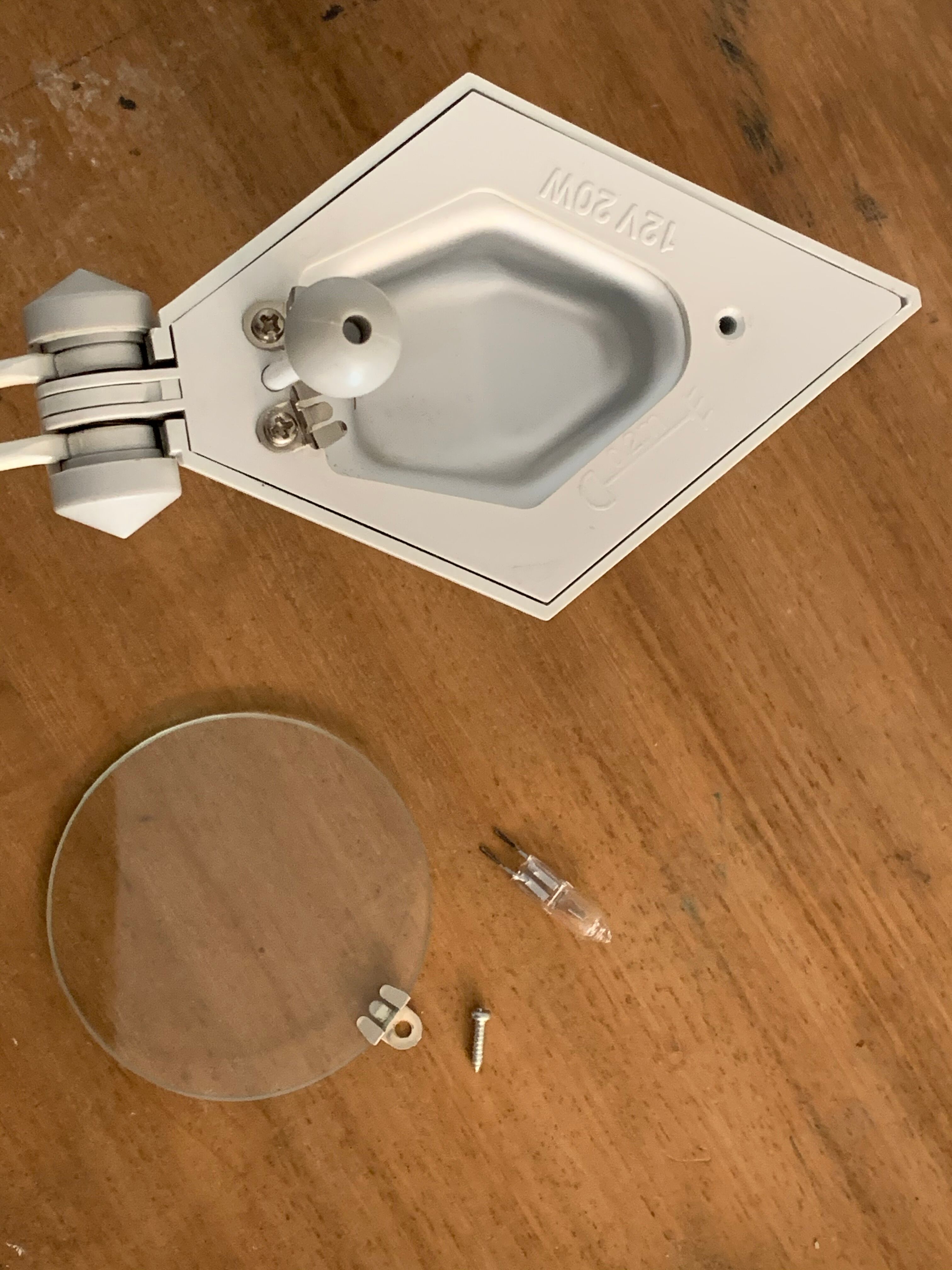 White pyramid desk lamp embnched white pyramid Lungean and Pellmann 1980