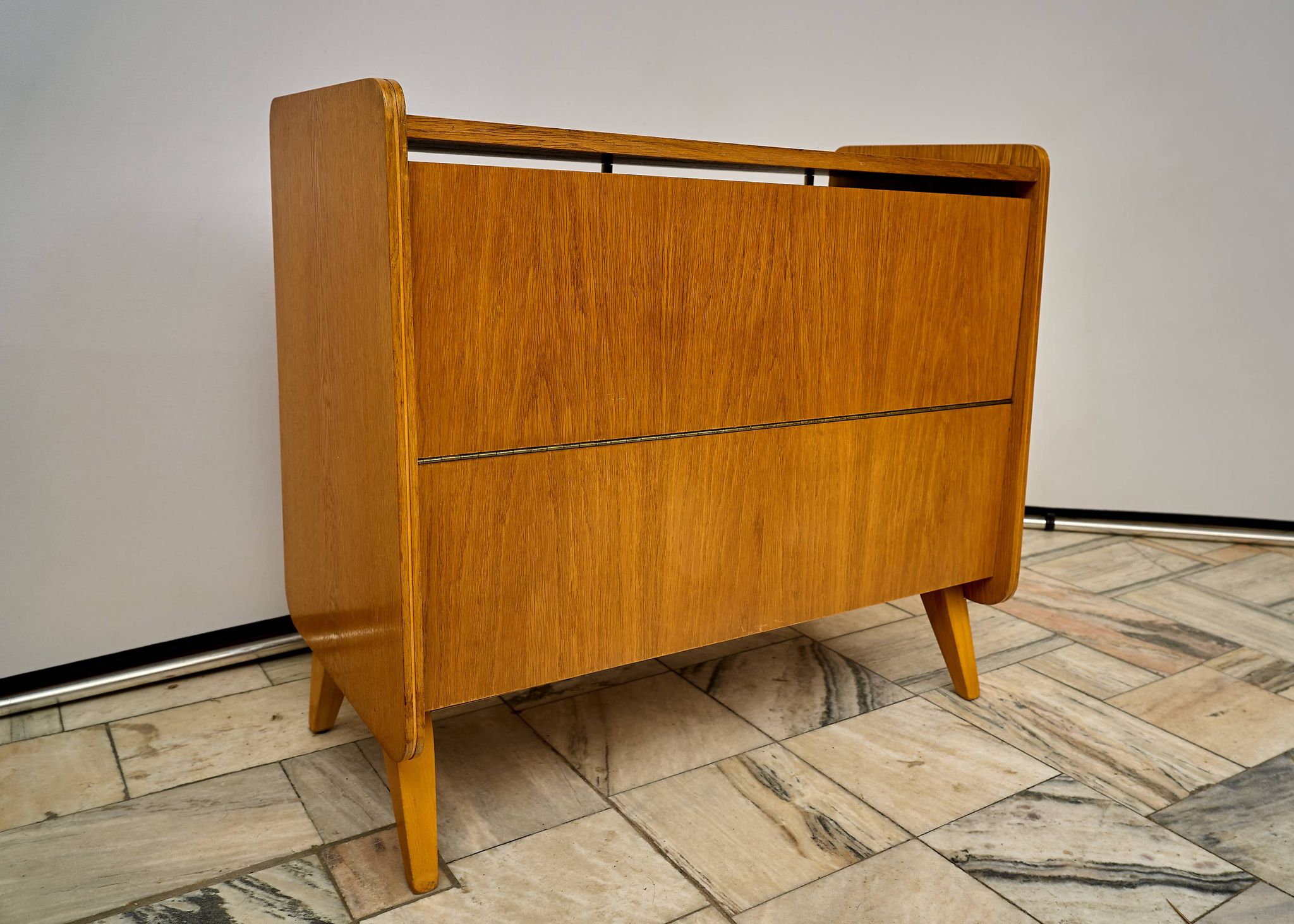 Armoire à literie vintage des années 1960, Tchécoslovaquie