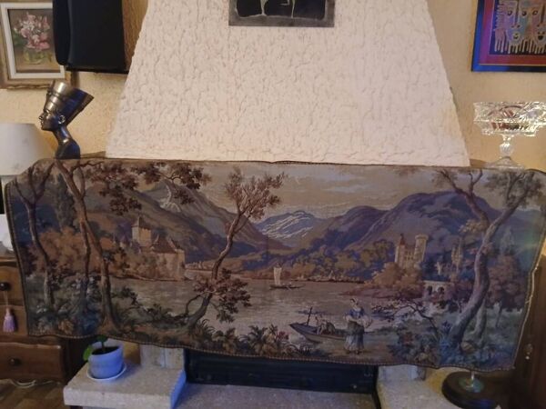 Tappisserie -60 ans à peu près  très bon état 165 x 70 paysage ancien