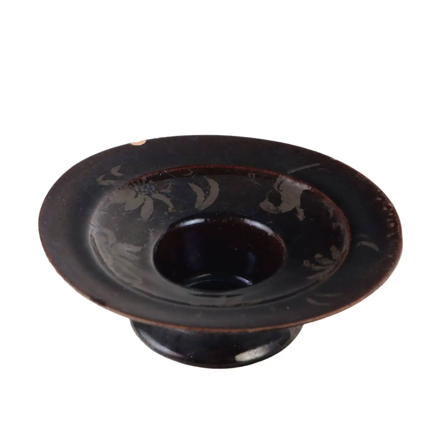 Coupe ancienne en terre cuite avec décorations argentées, XVI-XVII siècle