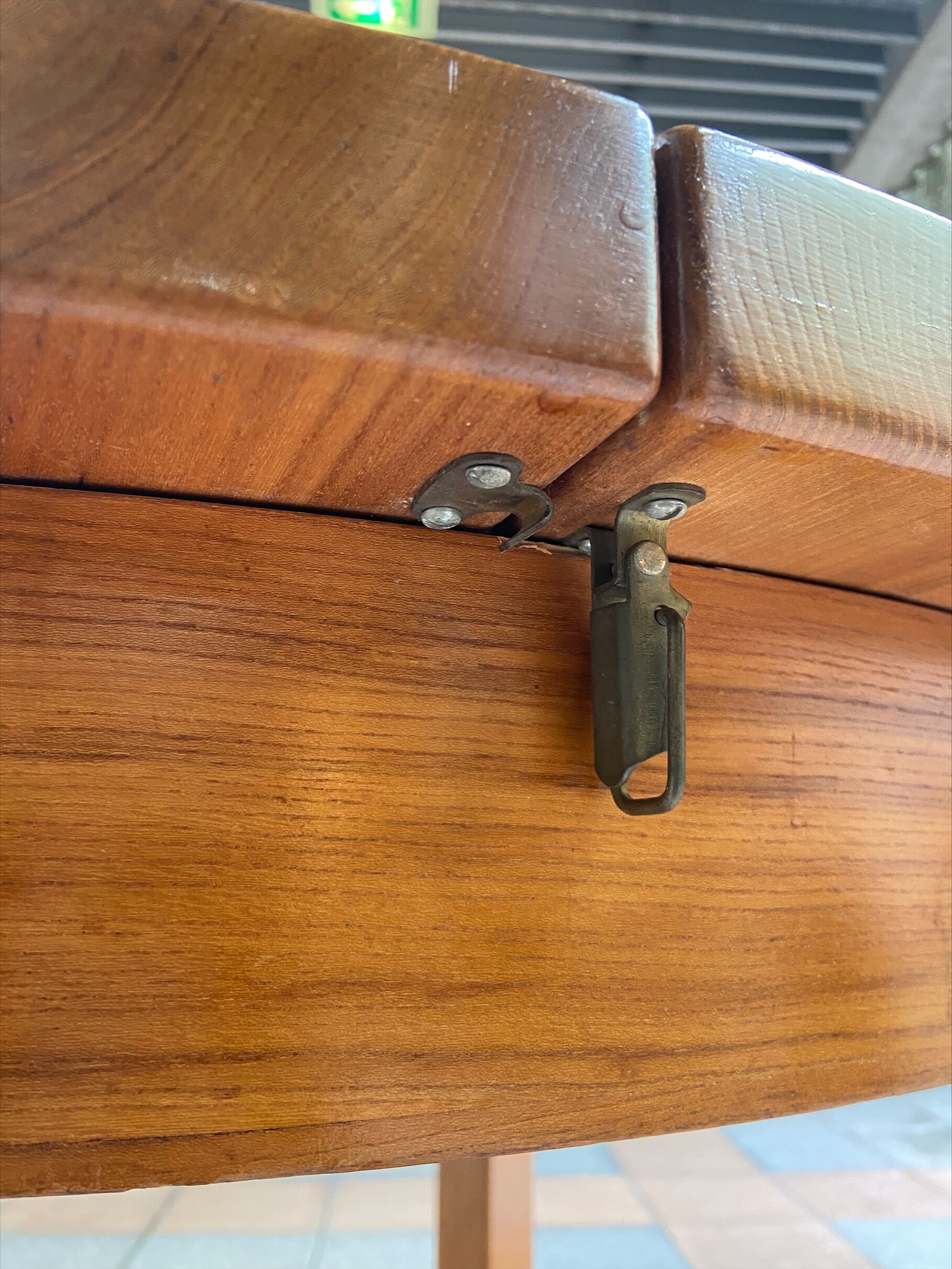 Dining table - Maison Regain - 70s