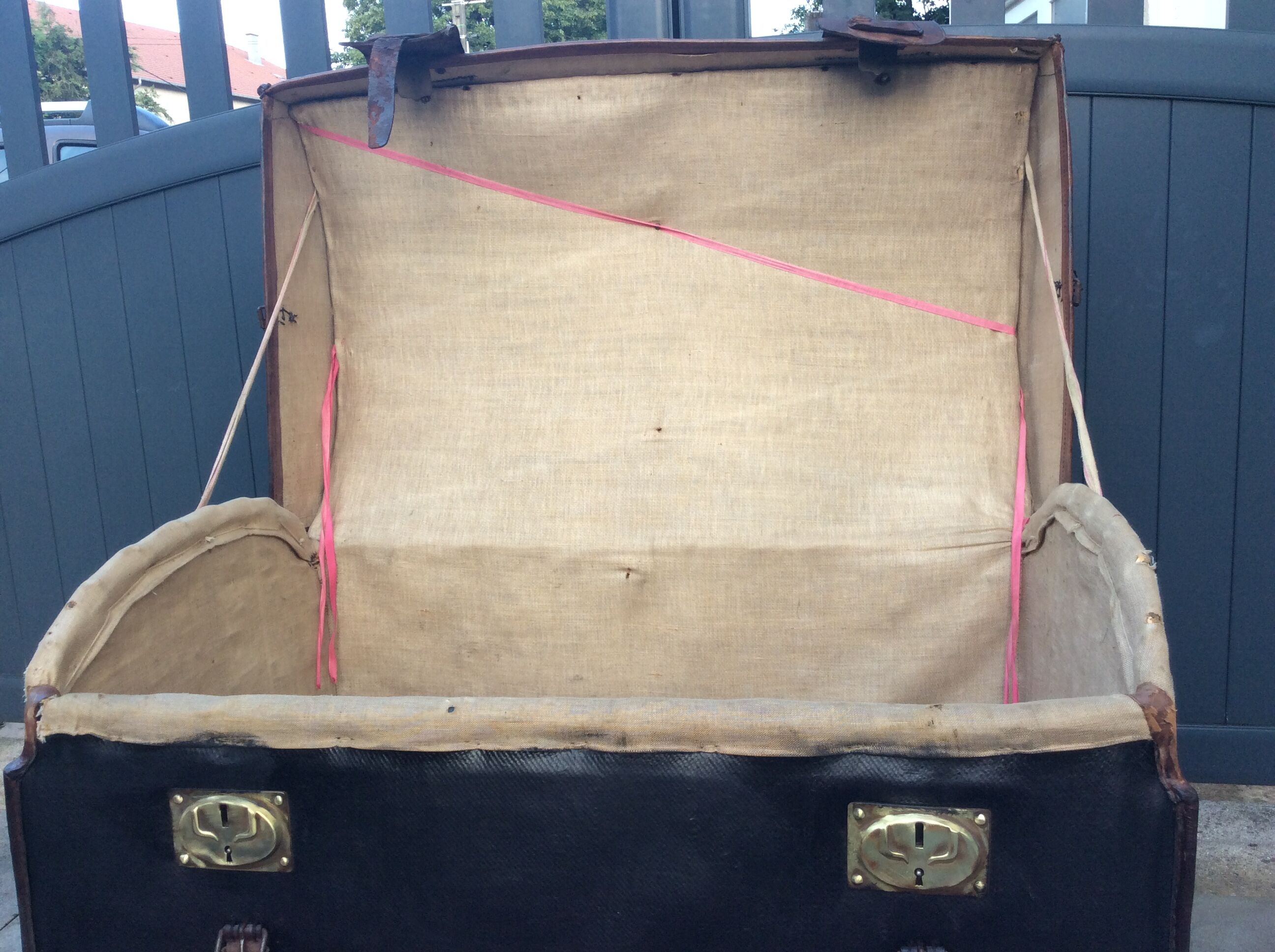 Remarkable and imposing old carriage trunk renovated
