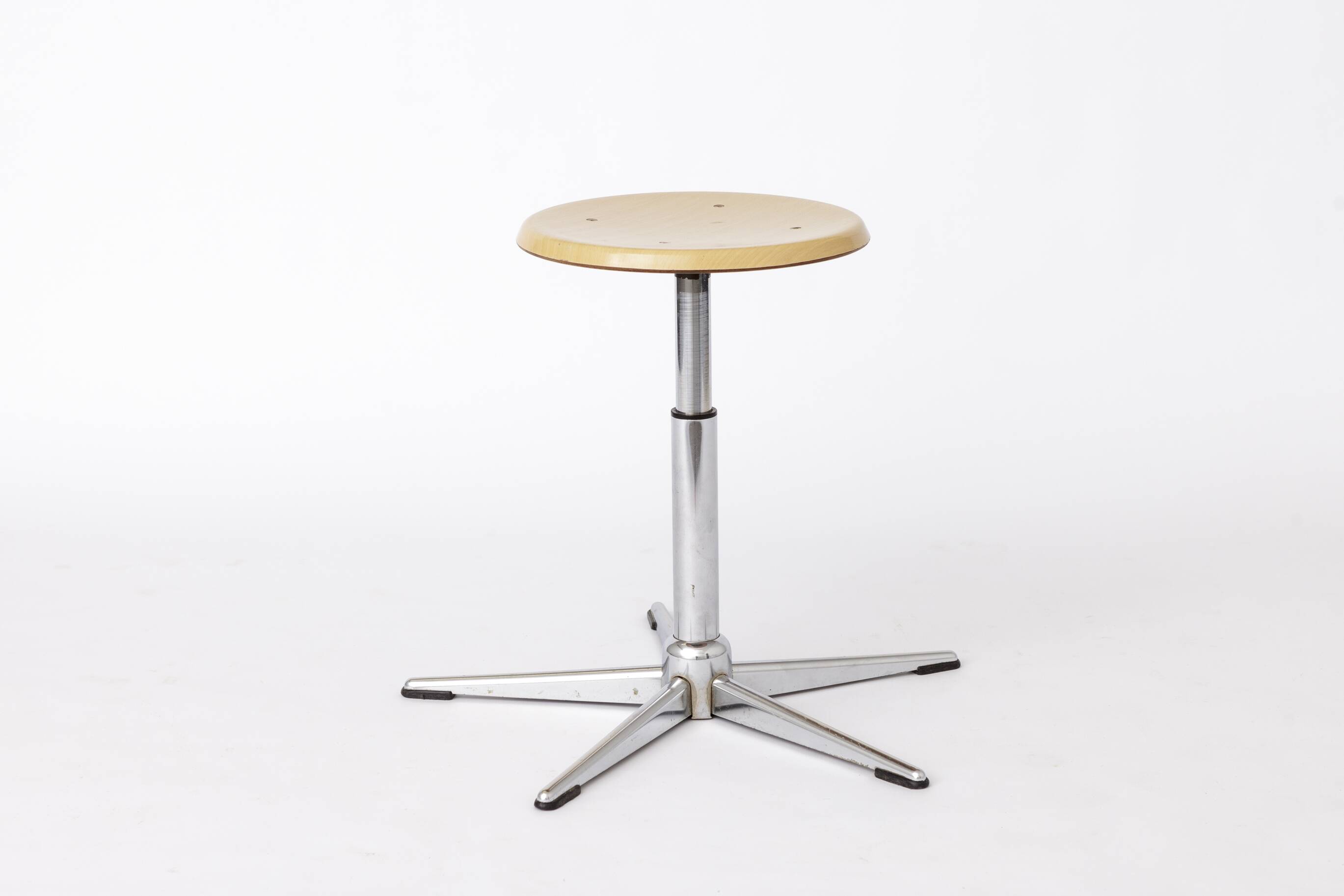 Set of 4 Vintage Industrial Stools 1970s, Chrome Adjustable Stools