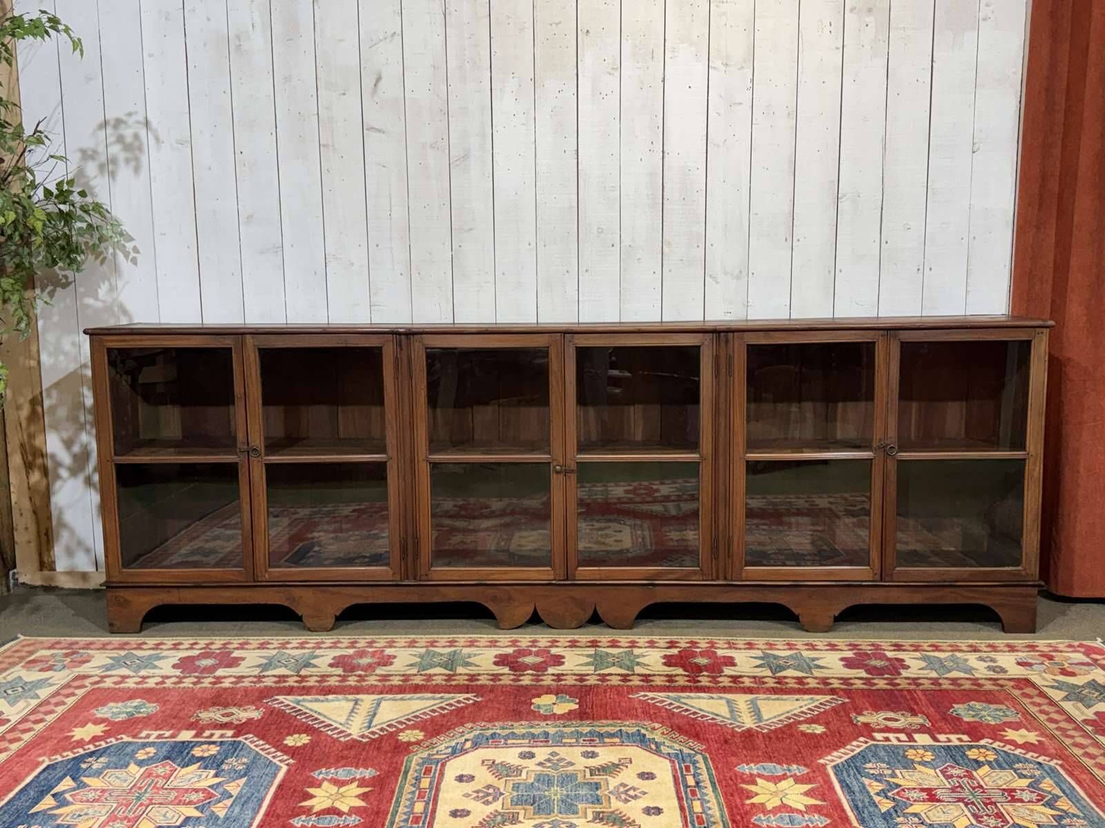 Enfilade with 6 original Indian mahogany doors from the 1950s.