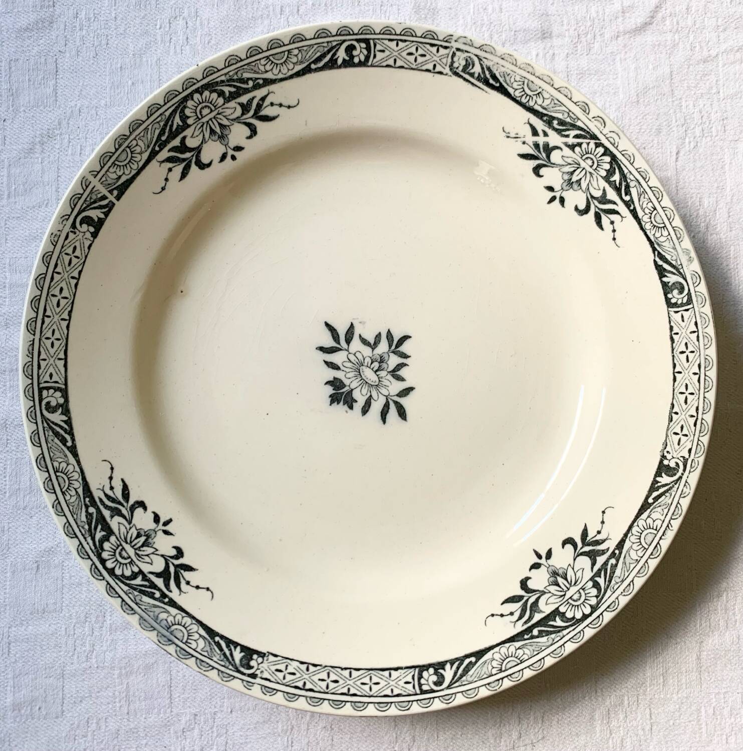 Longchamp terre de fer plates lily decor
