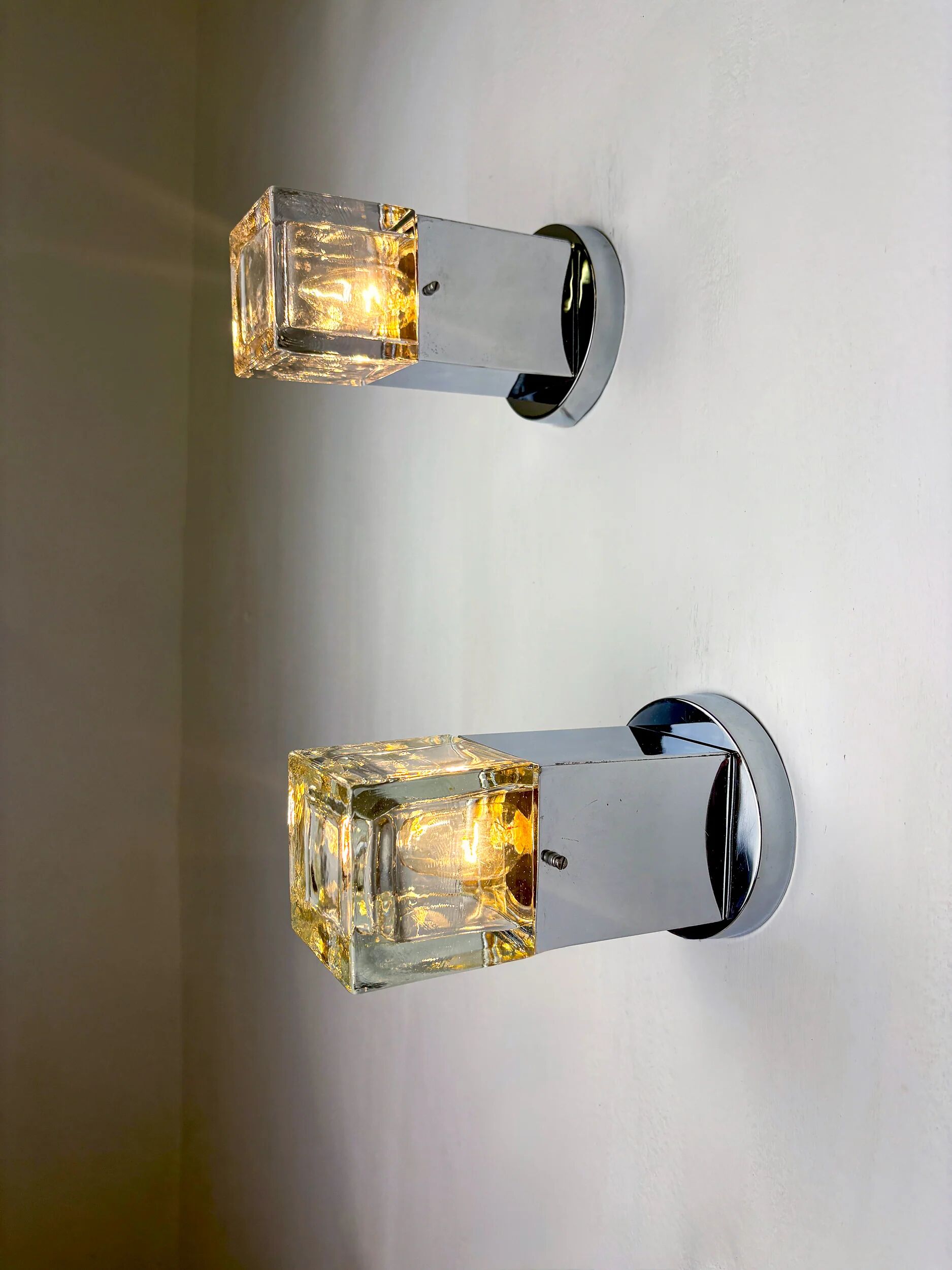 Paire de appliques murales Cubique Sciolari – chrome et verre de Murano, Italie années 1970