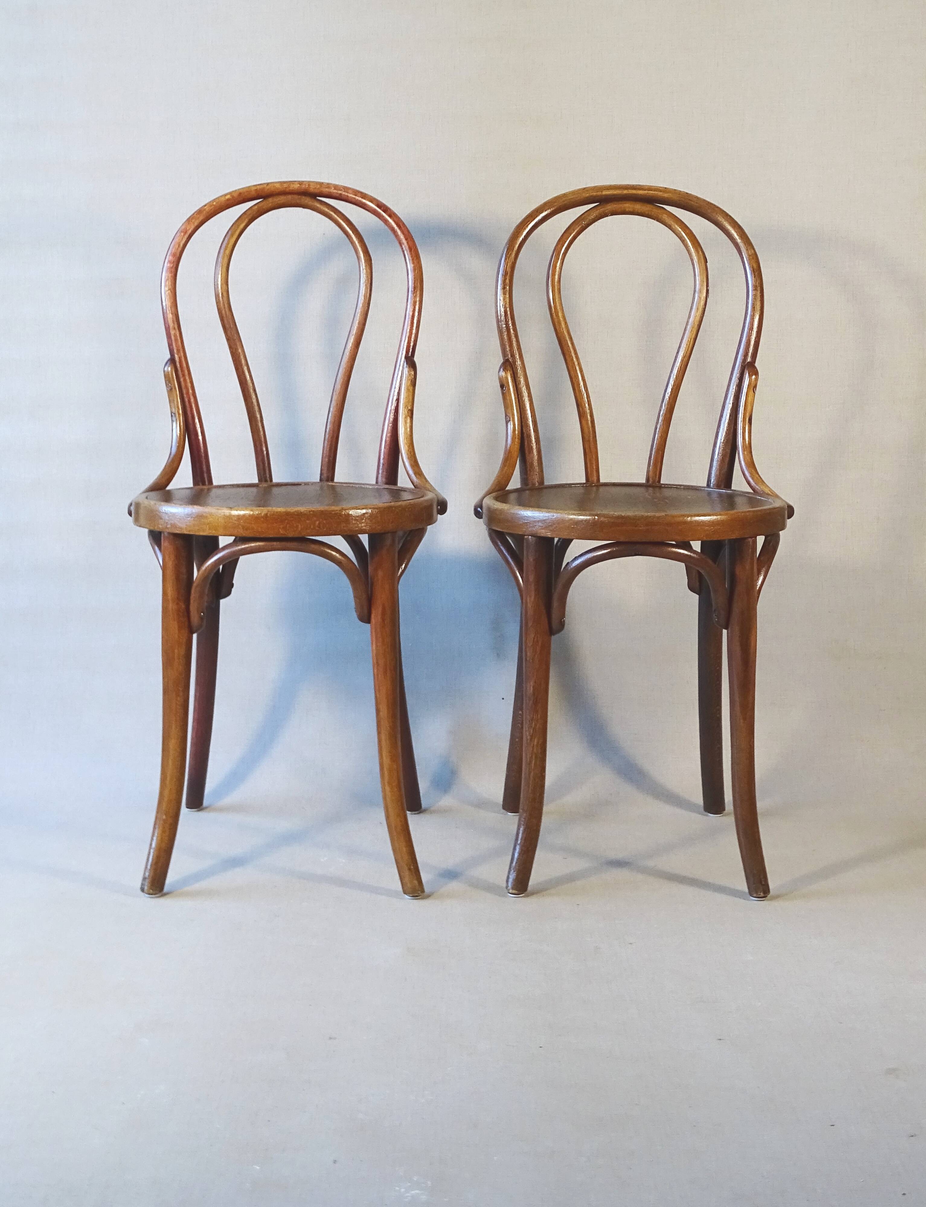 Set of 2 Thonet wooden seat bistro chairs N°18 1/2, Circa 1920