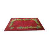 Tapis rouge et jaune rectangulaire