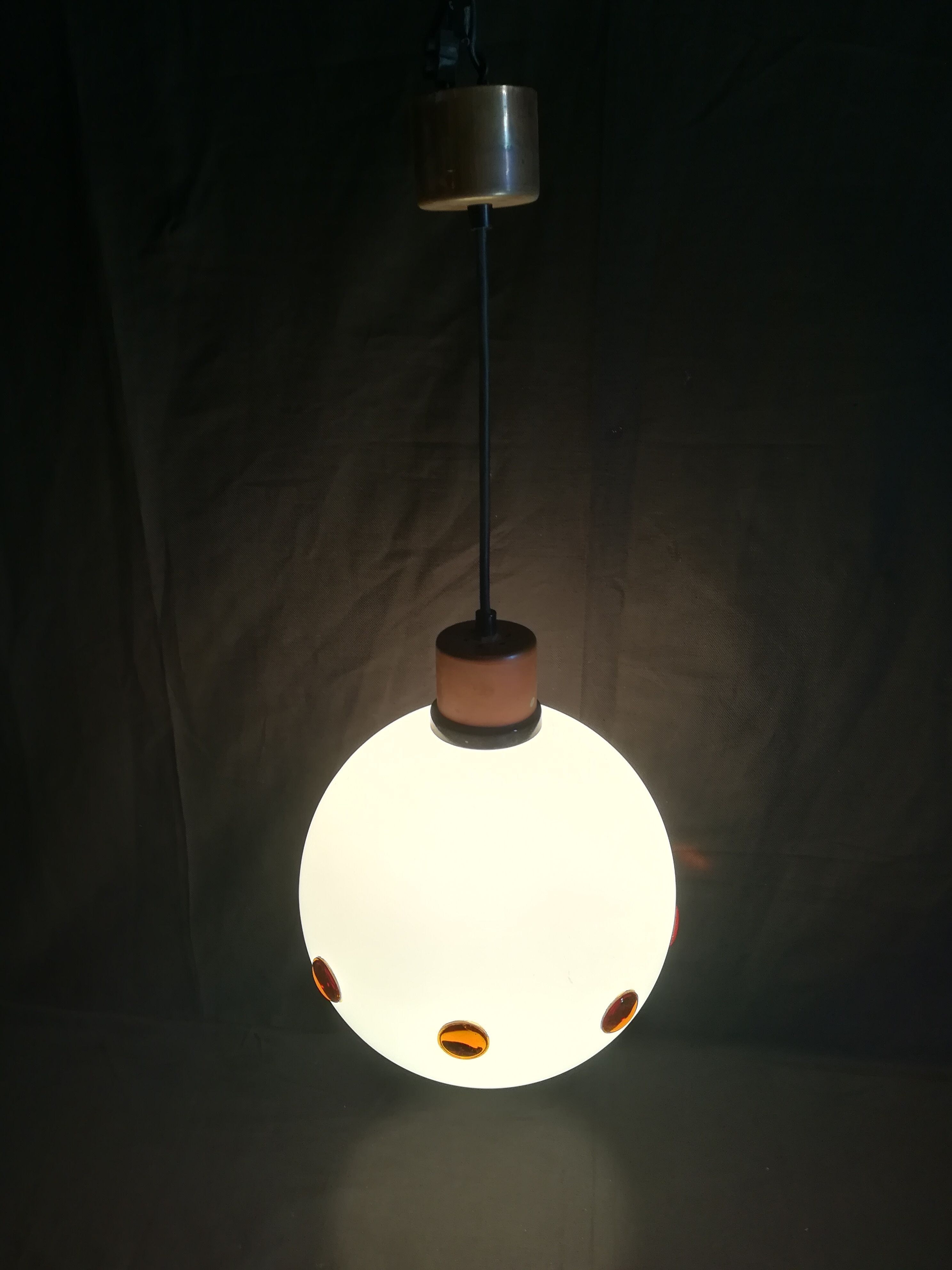 Pendant lamp ball in opaline