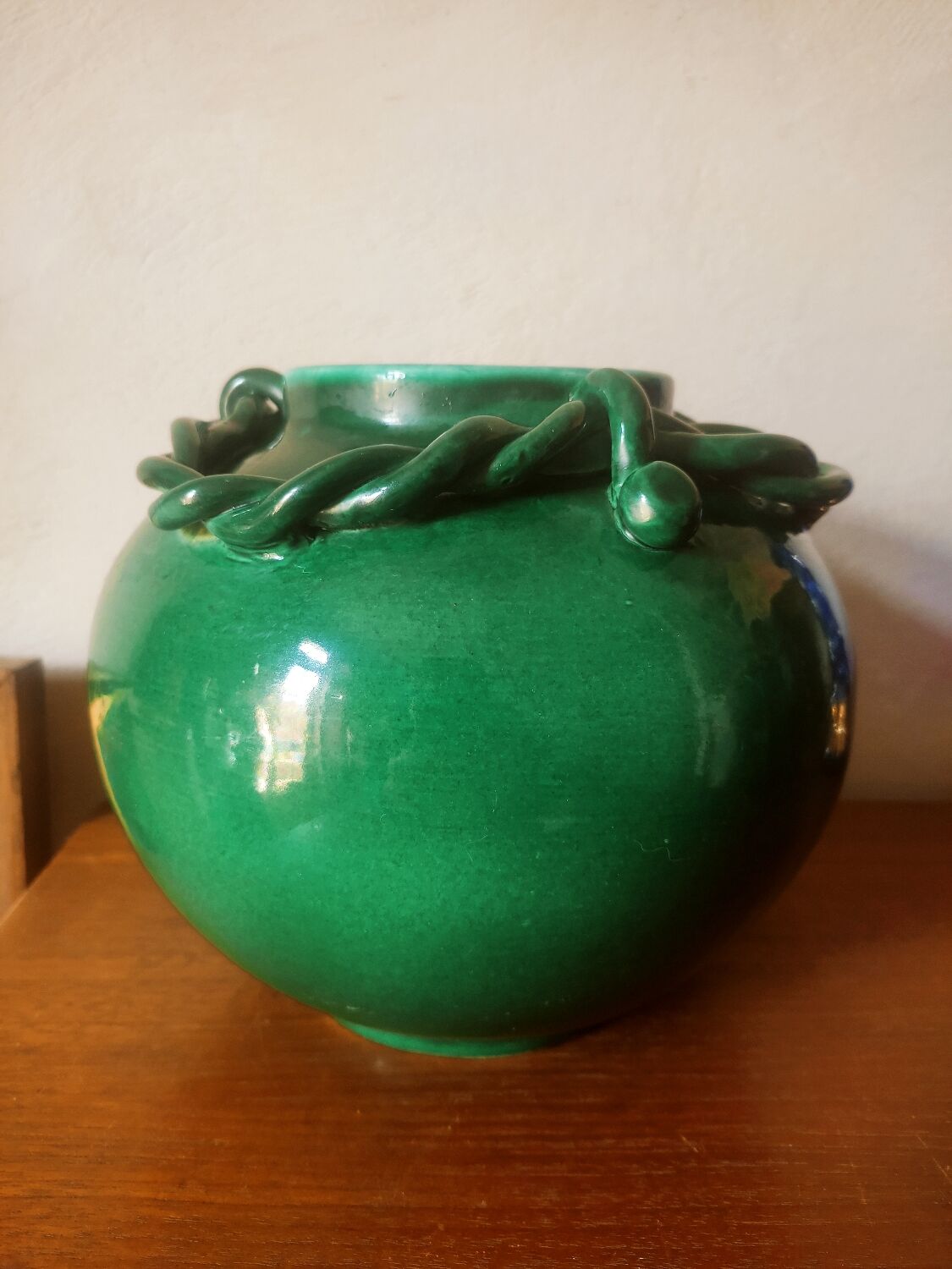Ball vase with green ceramic string decoration