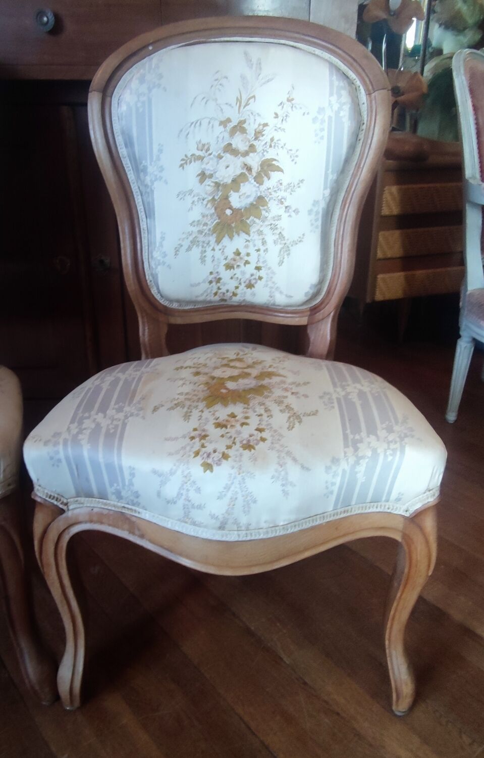 Paire de chaises style Louis XV