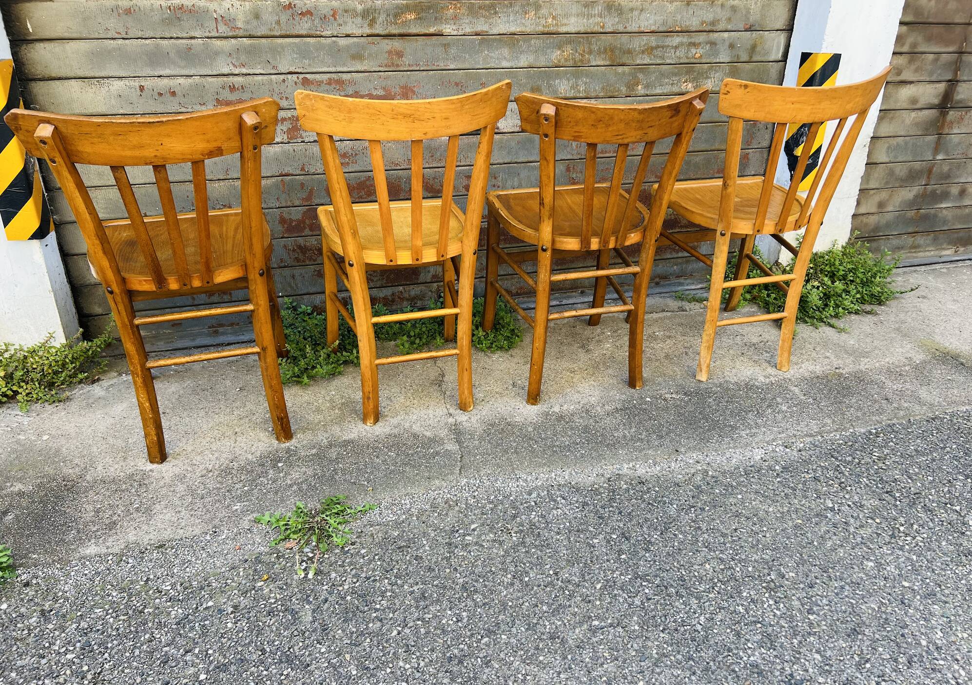 Suite de Chaises de Bistrot en Bois